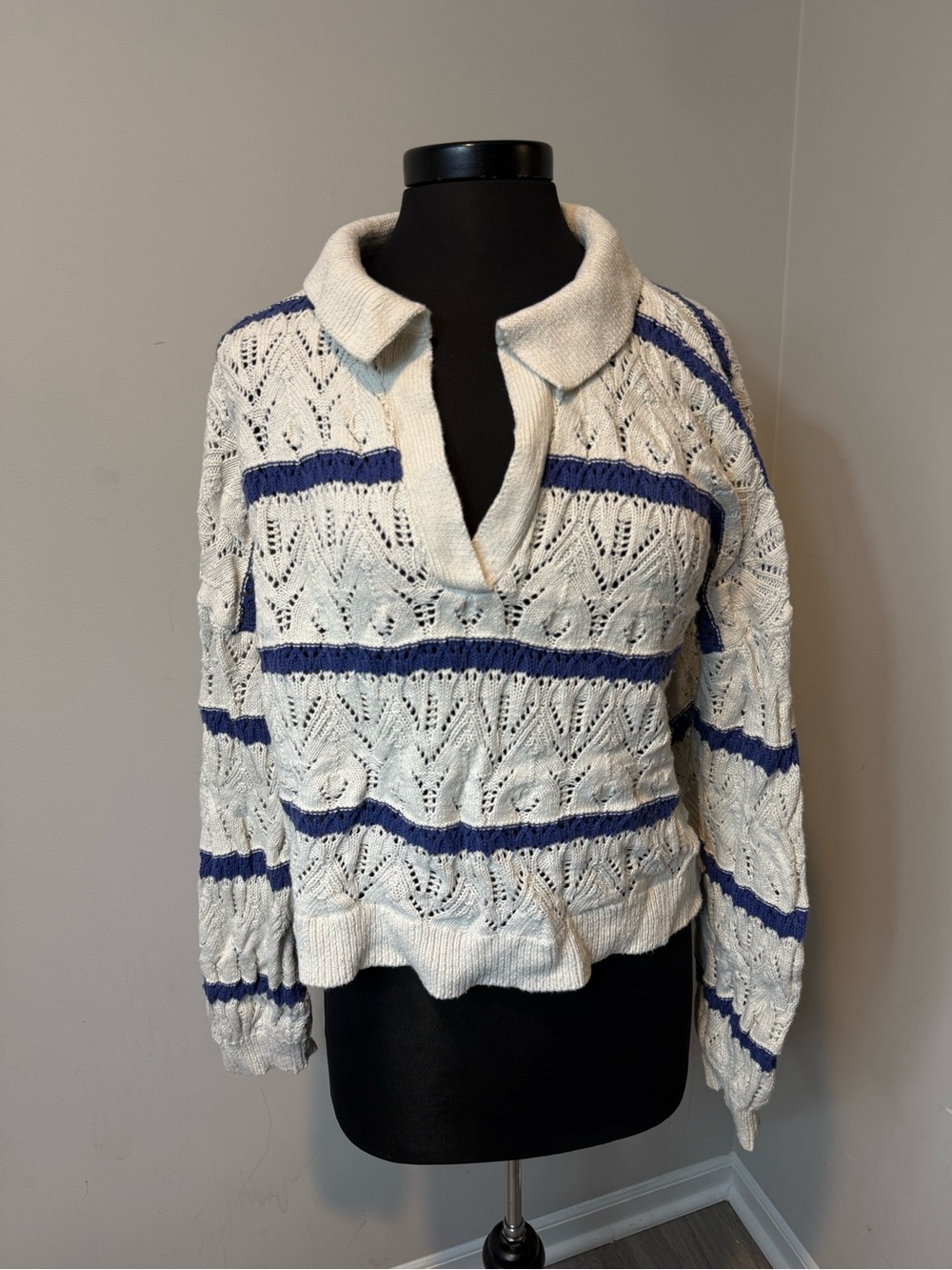 Universal Thread Cream with Blue Stripes Collared Preppy Sweater in Size XL